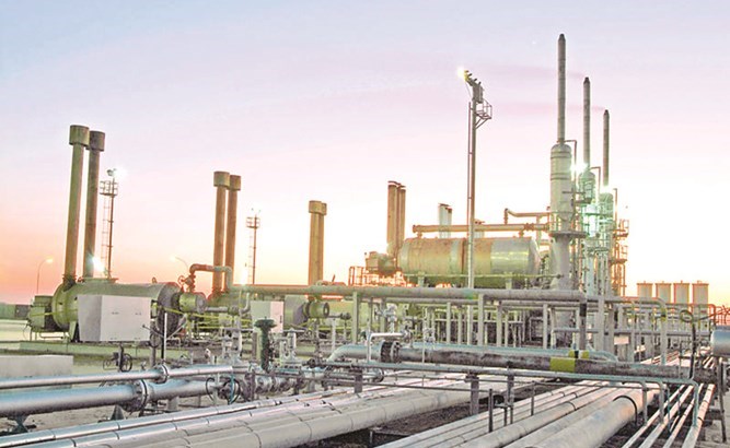 «نفط الكويت»: 7.8 ملايين دينار لإزالة الرمال في غرب الكويت