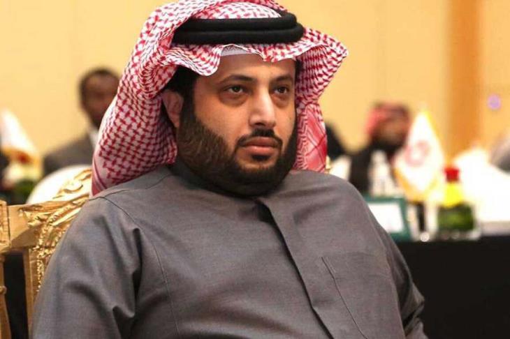 تركي آل الشيخ يغادر السعودية في رحلة علاجية