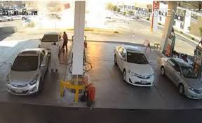 بالفيديو…لحظة انفجار خزان محطة للتزود بالوقود في #السعودية