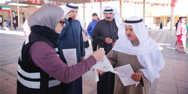 «البيئة» تحث رواد قرية صباح الأحمد التراثية على استخدام أكياس قابلة للتحلل