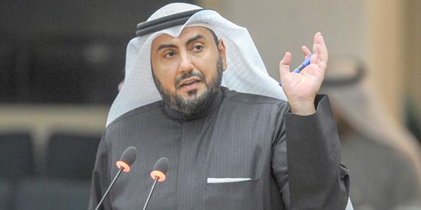 وزير الصحة يشكل لجنة لدراسة تقارير الأمراض لمدخني الأنظمة الإلكترونية