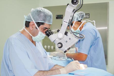 المستشفيات استقبلت 100 حالة لطلبة حشرت في آذانهم سماعات استخدموها بالغش