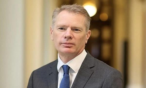 عودة سفير بريطانيا إلى إيران بعد احتجازه لفترة وجيزة في الشهر الماضي