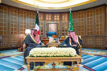 العاهل السعودي يستقبل رئيس مجلس الوزراء والوفد المرافق لسموه