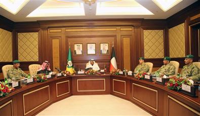 سمو رئيس الوزراء يعقد اجتماعا أمنيا في الرئاسة العامة للحرس الوطني #خليك_في_البيت