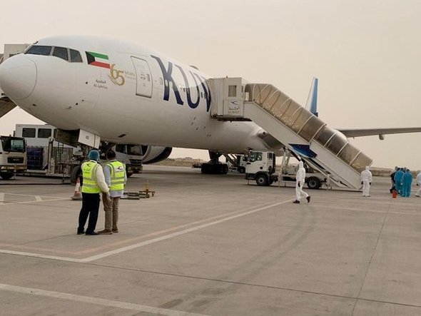 وصول طائرة إجلاء المواطنين القادمين من نيويورك