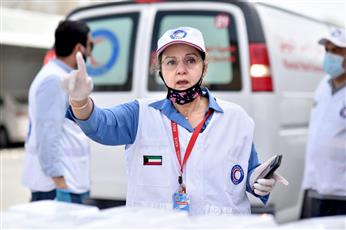 جمعية الهلال الأحمر توزع 1500 سلة غذائية على العمالة في الجليب