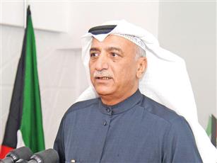المويزري يسأل وزير الداخلية عن توسط نواب لمنع إحالة تجارة إقامات للنيابة