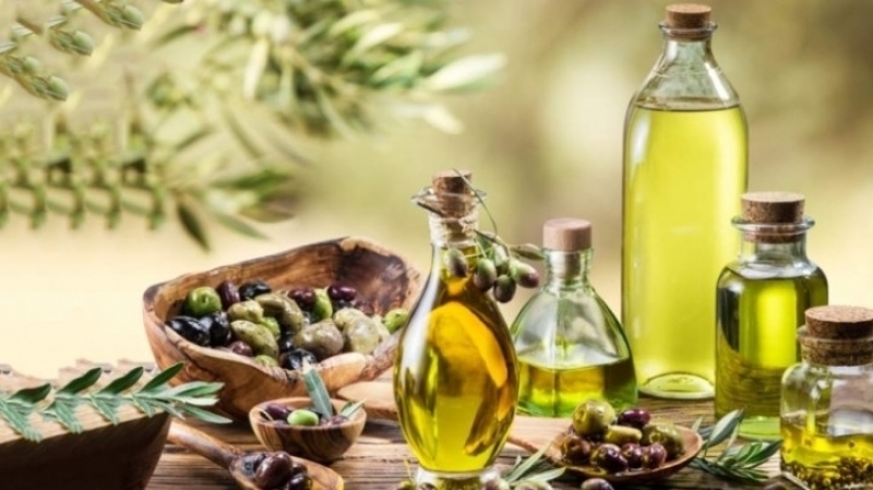 استخدام زيت الزيتون بدلاً من هذه الأطعمة قد يضيف سنوات لحياة قلبك.. فما أهميته؟ إليك ما أظهرته دراسة جديدة في هذا الصدد