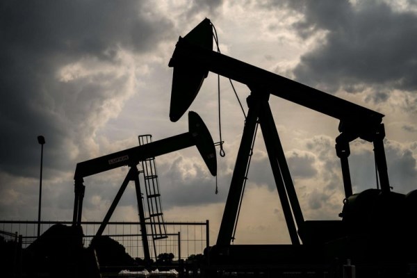 أسعار النفط تقفز.. ومزيج برنت يصل إلى 30.36 دولاراً للبرميل