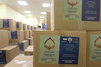 السفارة الكويتية بأوكرانيا توزع المواد الغذائية على الأسر المحتاجة