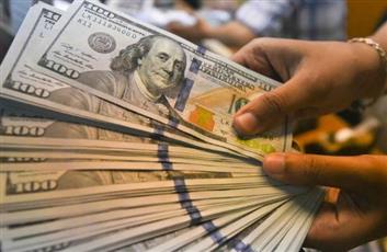 الدولار يرتفع بفعل تصاعد التوتر بين أمريكا والصين واليوان يتراجع مع عملات آسيوية