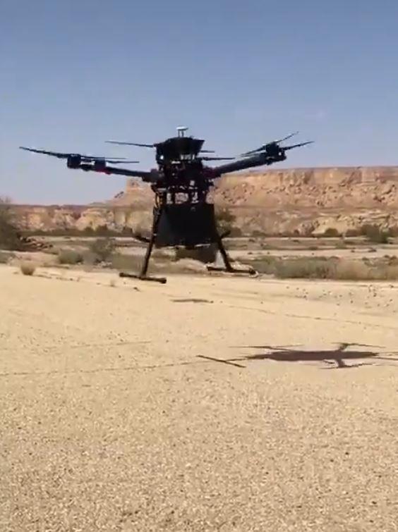 بالفيديو: شاب سعودي يستخدم طائرة دون طيار لتوصيل هدية العيد لوالدة صديقه