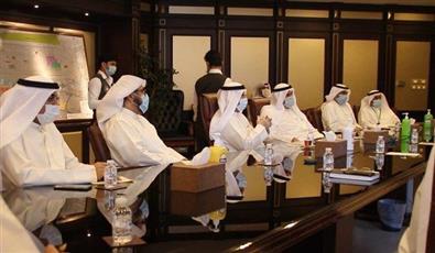 وزير الخدمات يناقش الخطة التشغيلية لإعادة الرحلات التجارية بمطار #الكويت