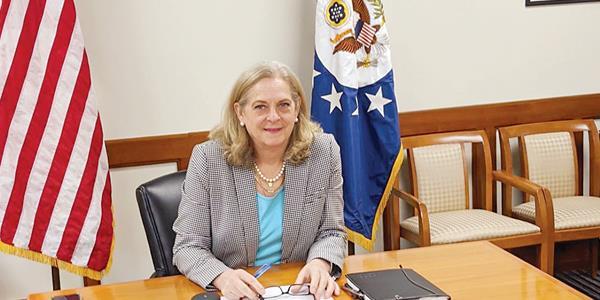 السفيرة الأميركية: انضمام الكويتيات لسلك القضاء علامة فارقة في تاريخ ⁧‫الكويت‬⁩