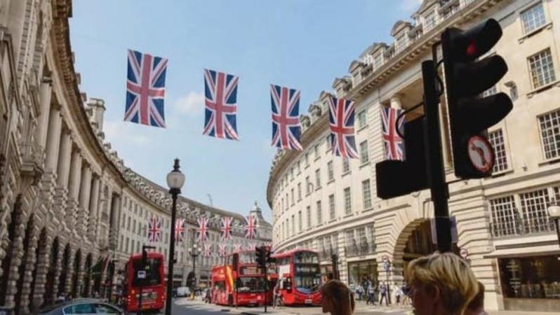 اقتصاد بريطانيا يبدأ تعافيا فاترا في مايو بعد تراجع قياسي