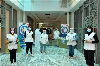 الهلال الأحمر يوزع كمامات ومعقمات بعدد من المؤسسات الحكومية