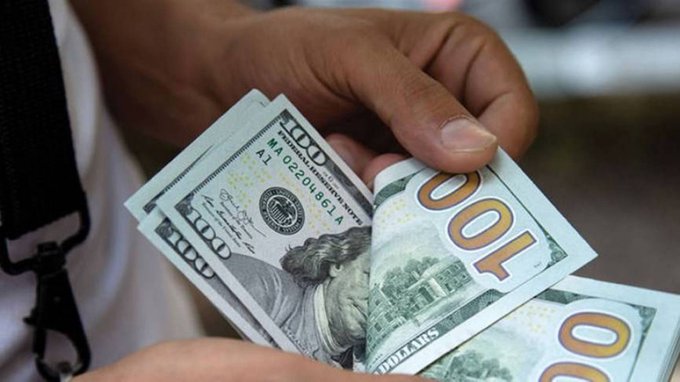 #الدولار يهوي وسط توقعات بتساهل أكبر لـ«المركزي» الأميركي إزاء التضخم