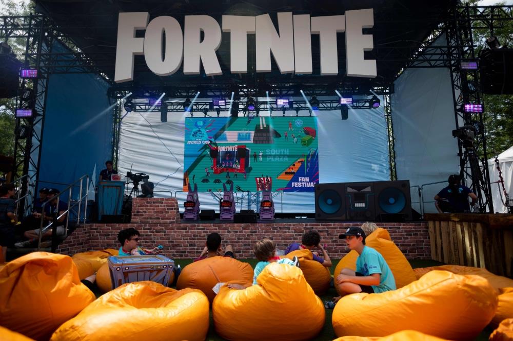 «أبل» و«غوغل» تسحبان «فورتنايت» من متجريهما