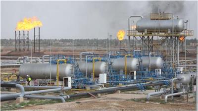 النفط يرتفع بفضل آمال في تحفيز أمريكي وانتعاش الطلب