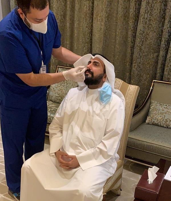 وزير الصحة يجري مسحة كورونا