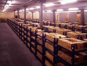 الذهب يتراجع مع صعود الدولار وتحسن الإقبال على المخاطرة