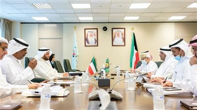 وزير المالية يبحث مع الأمين العام لمجلس التعاون الخليجي تعزيز التعاون