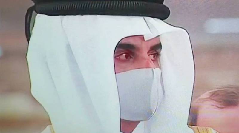 لقطة مؤثرة: أمير قطر تميم بن حمد يبكي متأثراً أثناء تشييع الشيخ صباح الأحمد صباح الأحمد الجابر الصباح