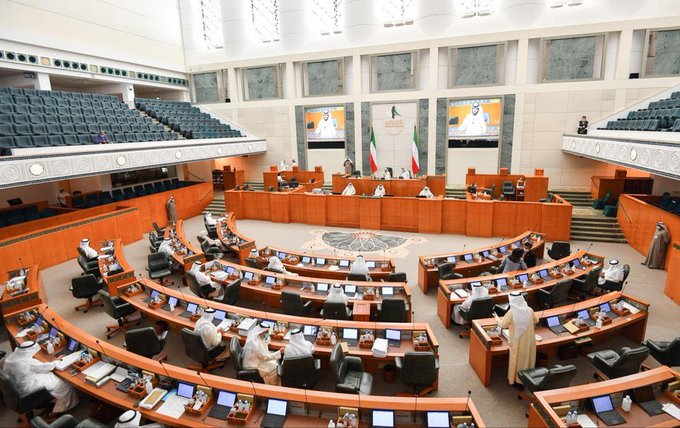 عاجل رئيس #مجلس_الأمة مرزوق الغانم يستأنف الجلسة ودخول رئيس الوزراء وكافة اعضاء الحكومة القاعة
