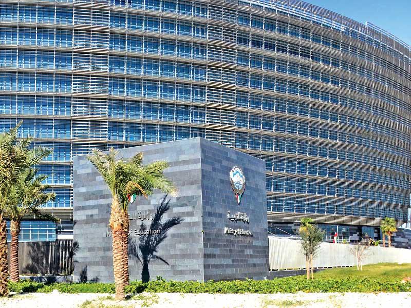 لا تحويل لإقامة العاملين في «التربية» إلى القطاع الأهلي باستثناء 4 فئات