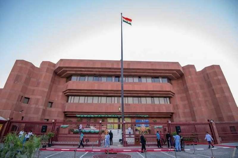 105 عمال هنود بميناء الشعيبة… يستغيثون بسفارتهم