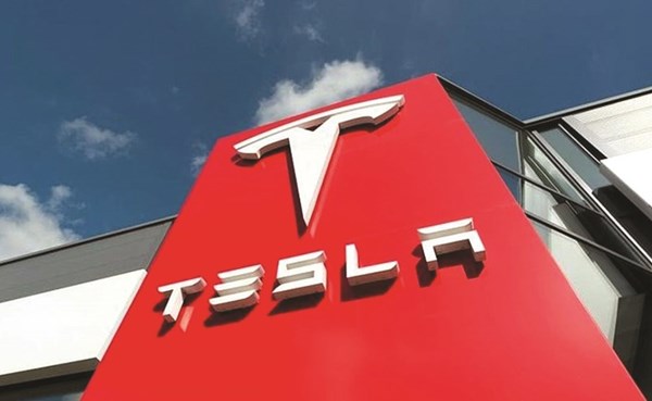 «تيسلا» تعتزم إنشاء أكبر مصنع للبطاريات في العالم قرب برلين