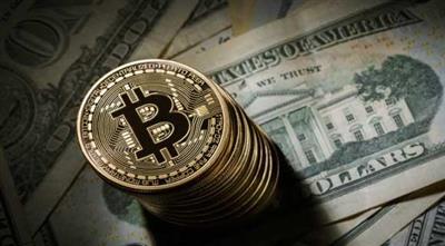 «بيتكوين» تتراجع 6 % بعد تسارع فيروس كورونا المتحوّر