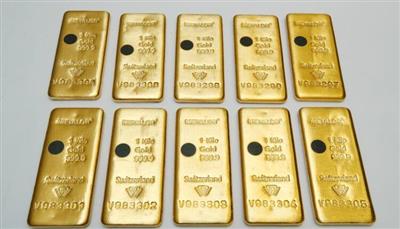 الذهب يبلغ ذروة أسبوع ابتهاجا بإقرار الحزمة الأمريكية