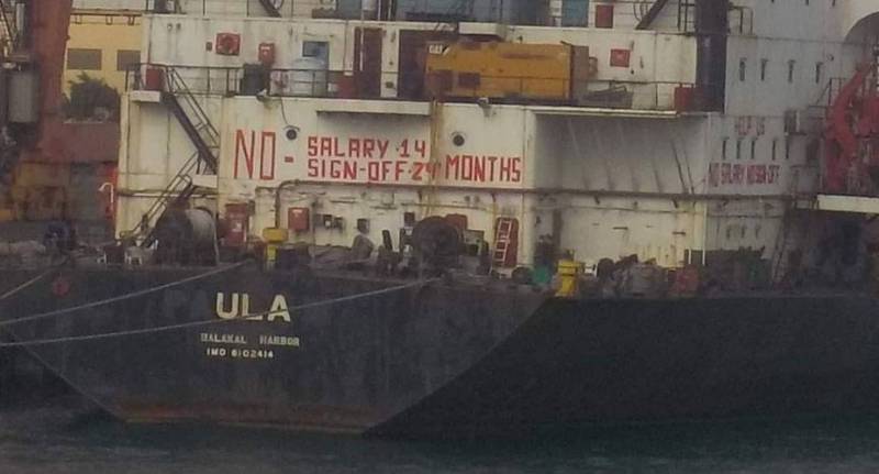 احتجاز سفينة في #الشعيبة.. وإضراب 16 بحاراً هندياً عن الطعام