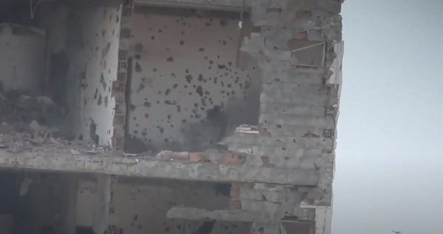 مصرع 6 وإصابة 2.. شاهد بالفيديو لحظة اصطياد 8 قناصة حوثيين في اليمن