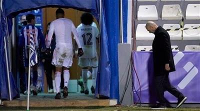 هل يُقيل ريال مدريد زيدان بعد صدمة الكأس ؟