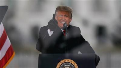 ترمب يبدأ بتشكيل فريق الدفاع عنه بوجه إجراءات عزله