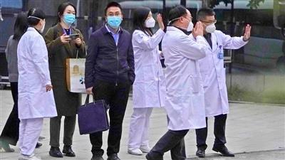 خبراء منظمة الصحة يزورون مستشفى في ووهان استقبل أولى حالات كورونا