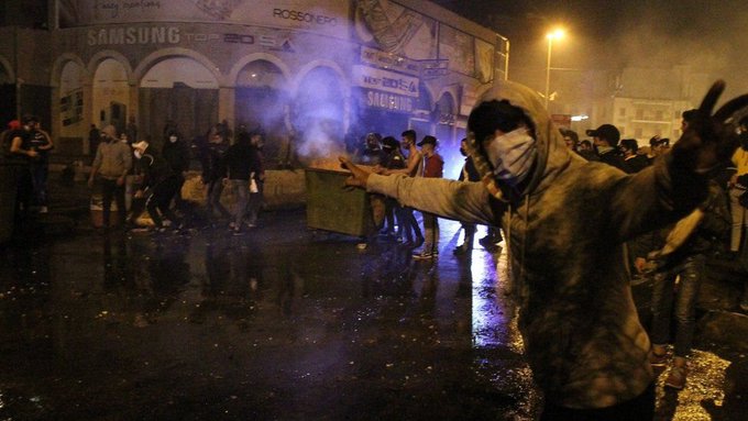 القضاء اللبناني يحقق مع محافظ المصرف المركزي في اليوم الرابع للاحتجاجات في طرابلس