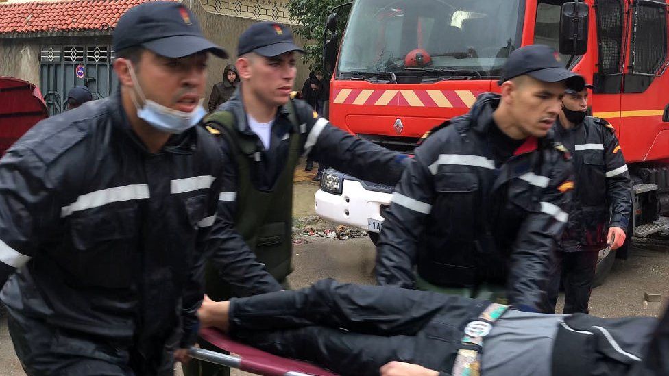 مأساة تهز المغرب..مقتل 24 شخصا في مصنع سري أغرقته مياه الأمطار
