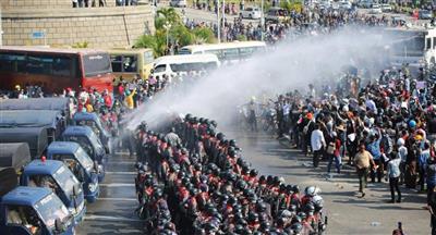 الاحتجاجات في ميانمار تتصاعد بعد أسبوع من الانقلاب