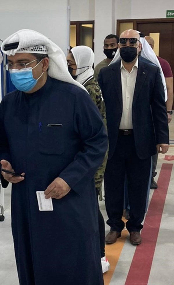 وكيل الصحة يتلقى الجرعة الأولى من اللقاح المضاد لكورونا