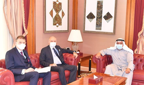 وزير شؤون الديوان الأميري يستقبل سفيري فيتنام واليونان