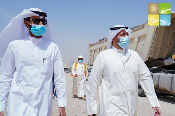 «البيئة» تتابع سير الأعمال في منطقة رحية للتخلص من الإطارات التالفة بأسرع وقت ممكن