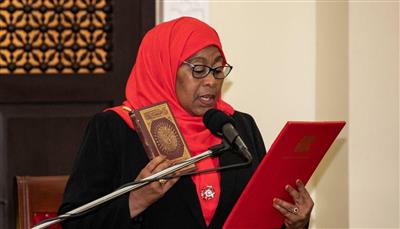 سامية حسن.. أول رئيسة إفريقية مسلمة محجبة