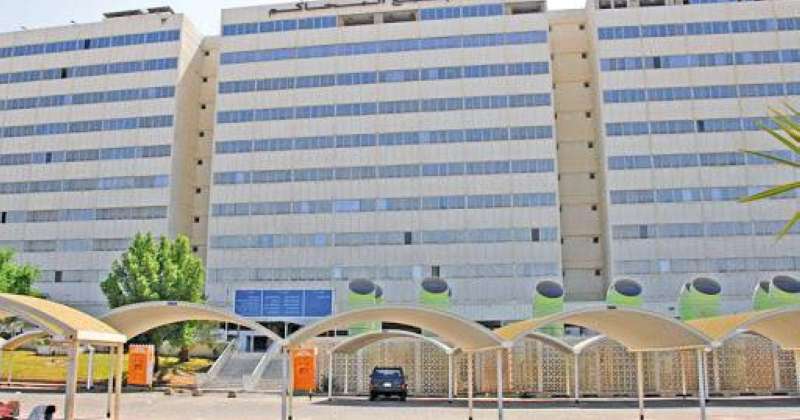 معركة دامية بين محامية ومواطن في مجمع محاكم الرقعي