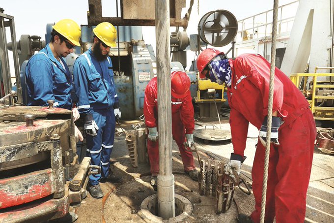 تجديد عقود 300 مهندس وافد في القطاع النفطي