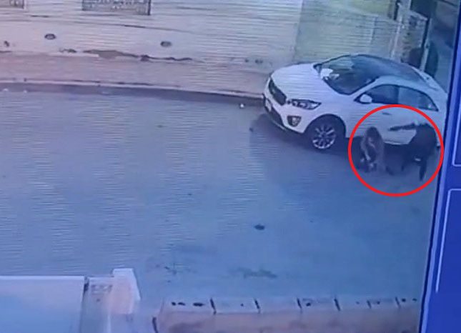 شاهد :لحظة اغتيال ضابط مخابرات عراقي وسط العاصمة بغداد