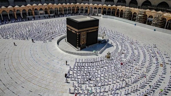 السعودية تستعد لموسم العمرة في رمضان: تطعيم جميع العاملين في الحرم المكي
